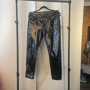 ASOS faux leather black pants,  Pantalón patente negro